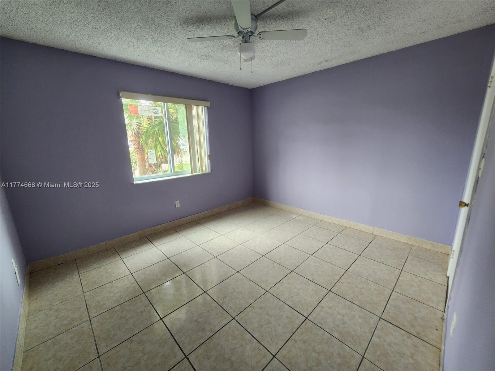 NARANJA LAKES CONDO NO 5 - Residential