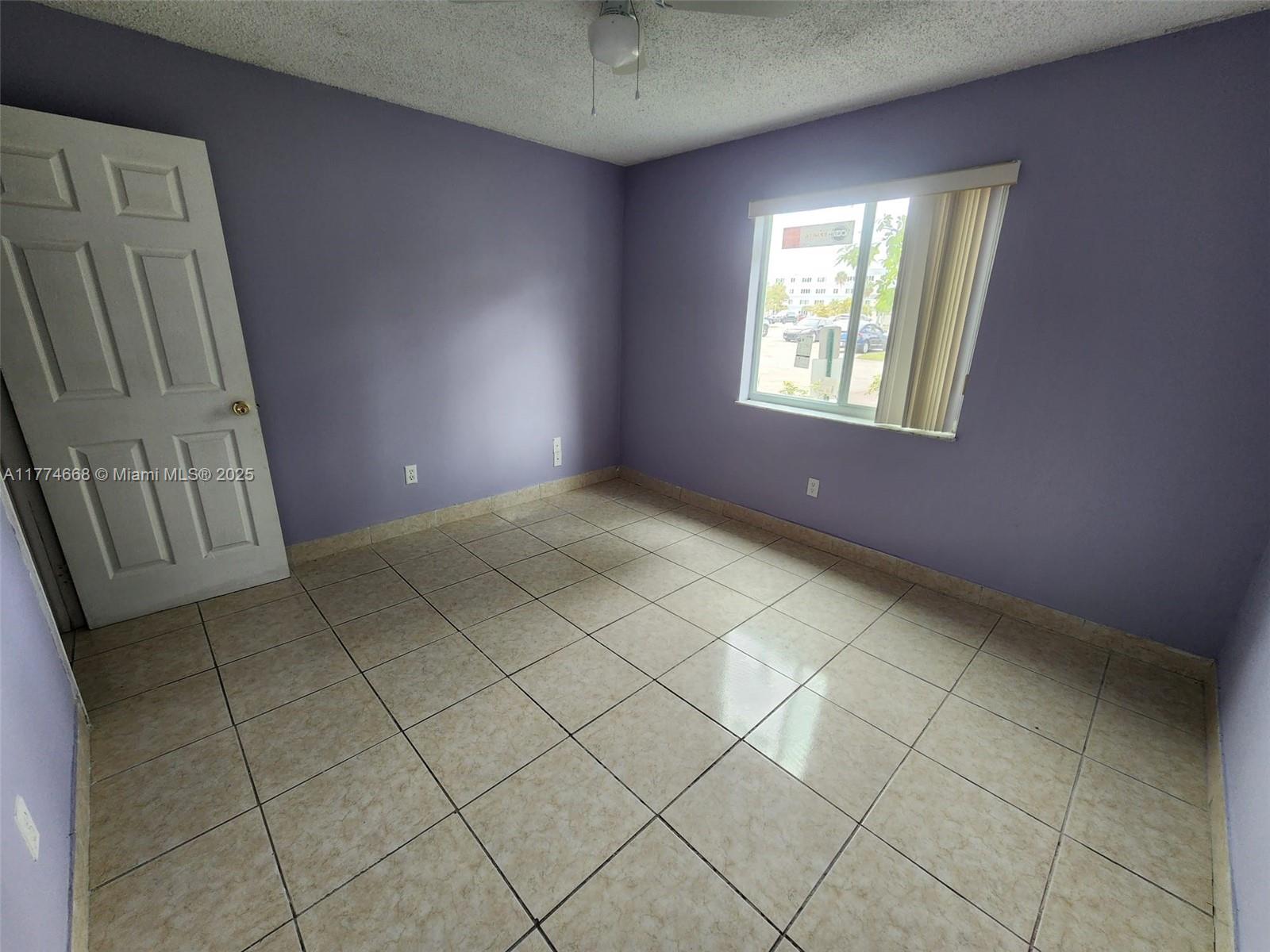 NARANJA LAKES CONDO NO 5 - Residential