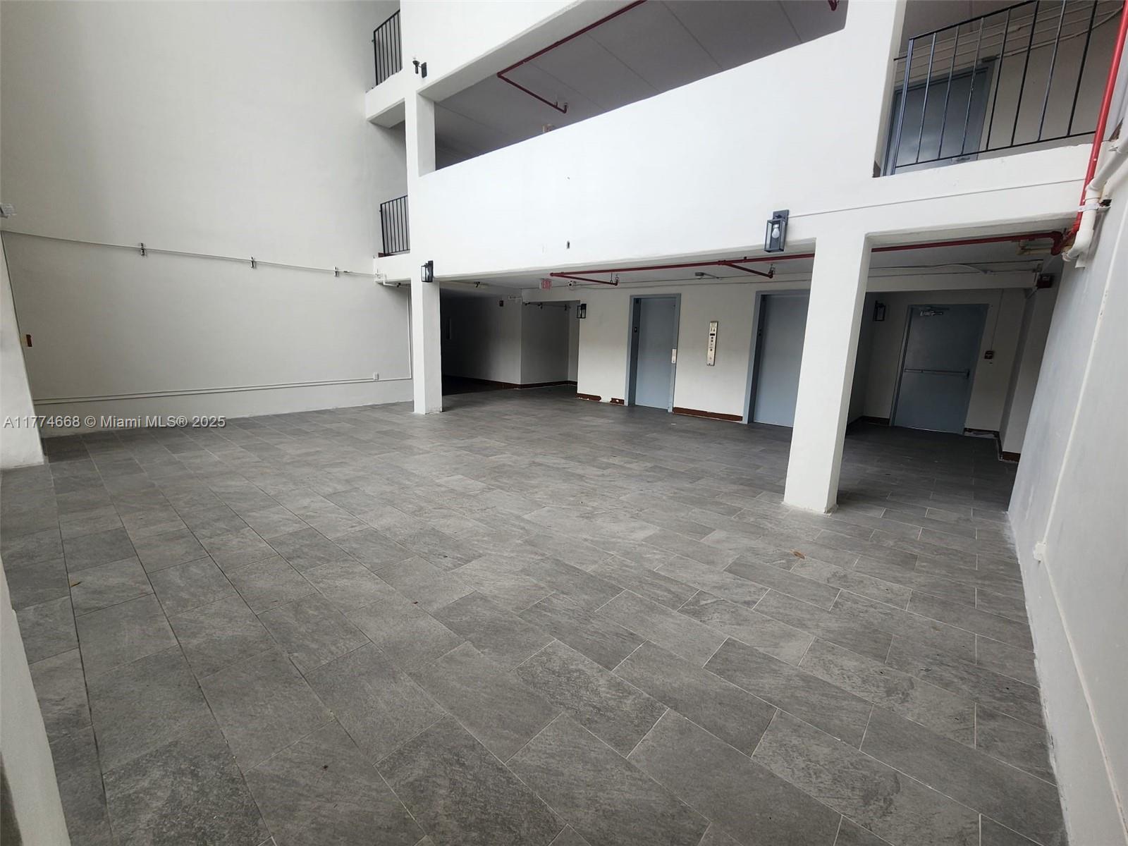 NARANJA LAKES CONDO NO 5 - Residential