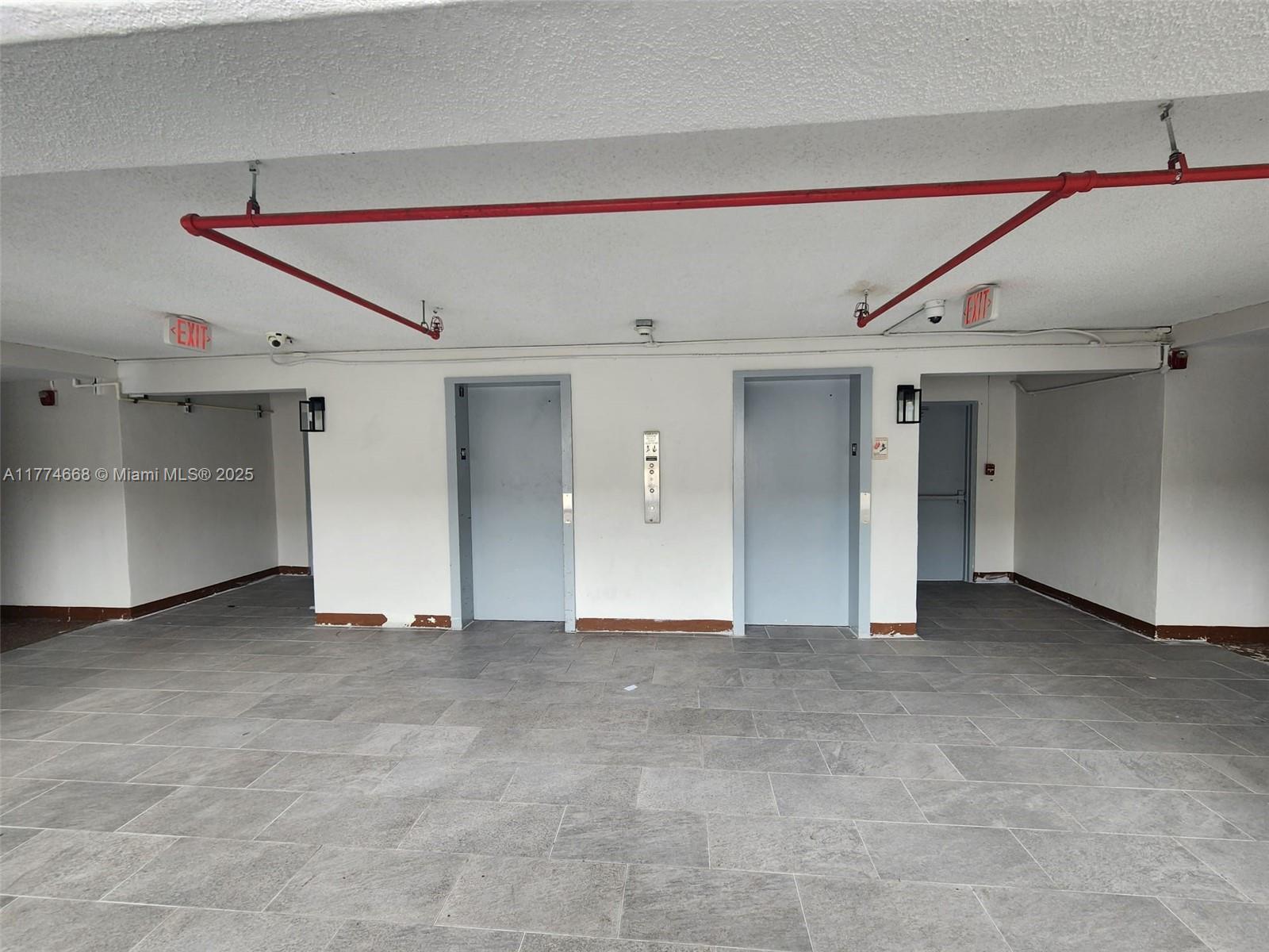 NARANJA LAKES CONDO NO 5 - Residential