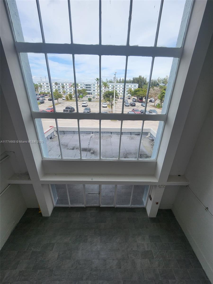 NARANJA LAKES CONDO NO 5 - Residential