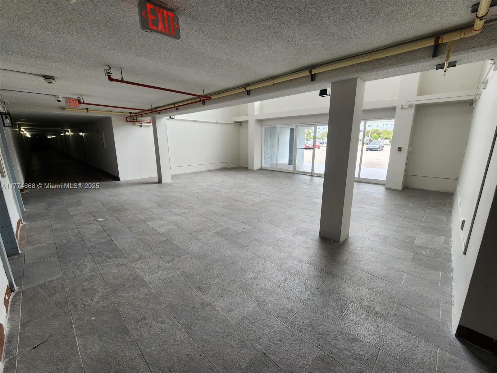 NARANJA LAKES CONDO NO 5 - Residential