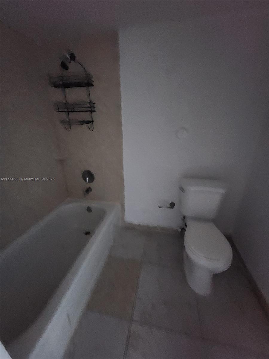 NARANJA LAKES CONDO NO 5 - Residential