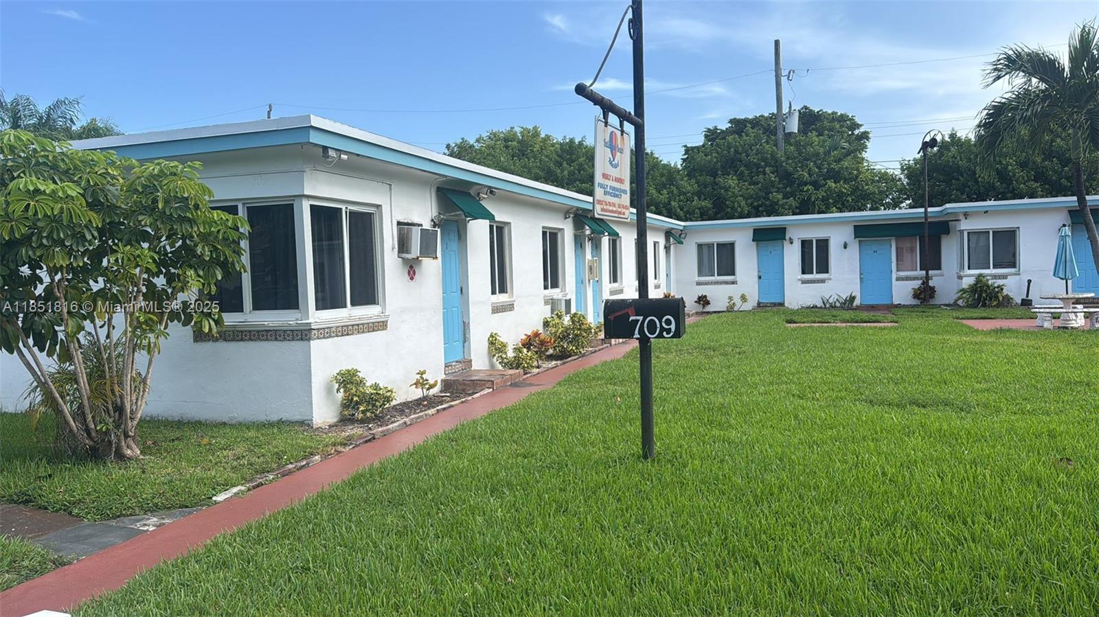 Efficency available Hallandale Beach Us 1 .Fast approval .Cable,internet,eletricity included .