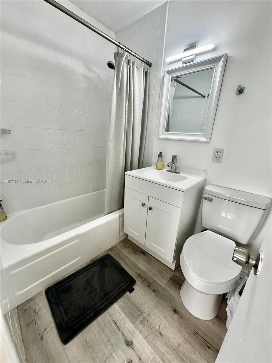 Photo 1 of 7300 Ocean Ter Ter 113, Miami Beach, Florida, $1,600, Web #: 11677455