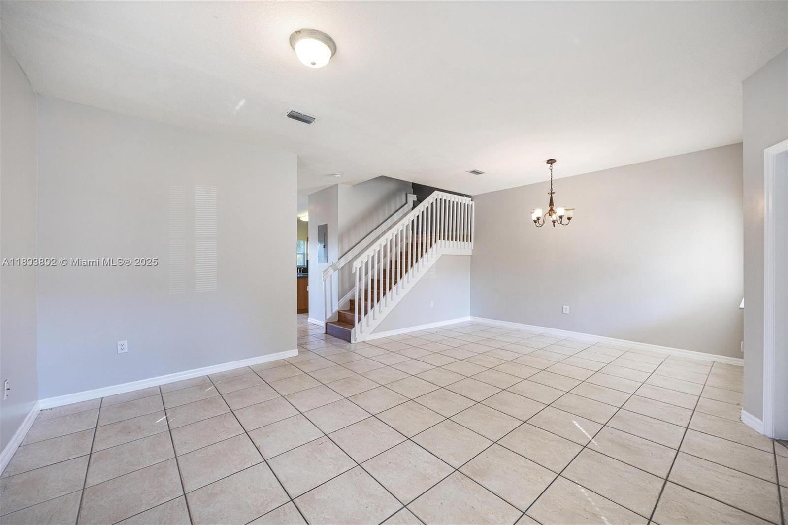 VENETIA GROVE - Residential