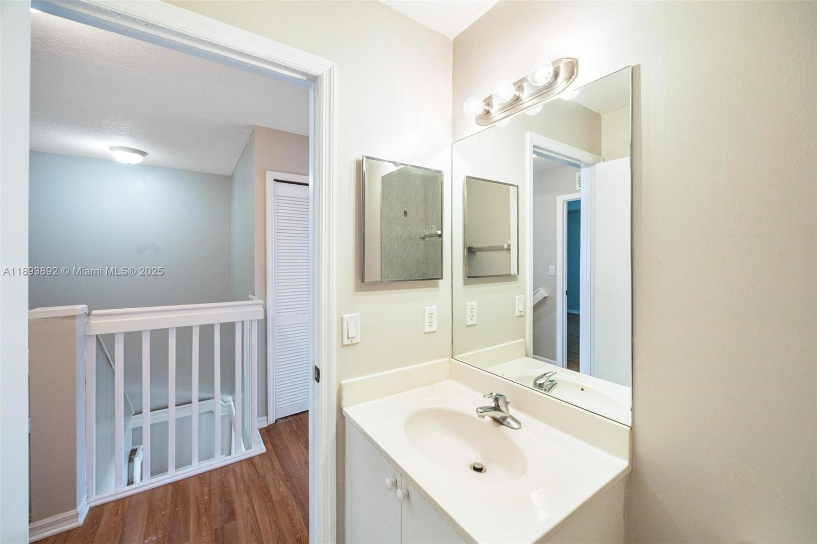 VENETIA GROVE - Residential