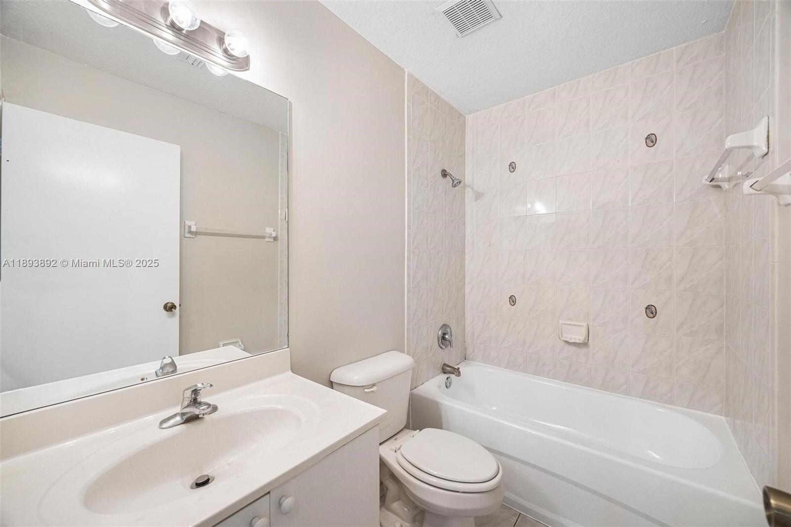 VENETIA GROVE - Residential