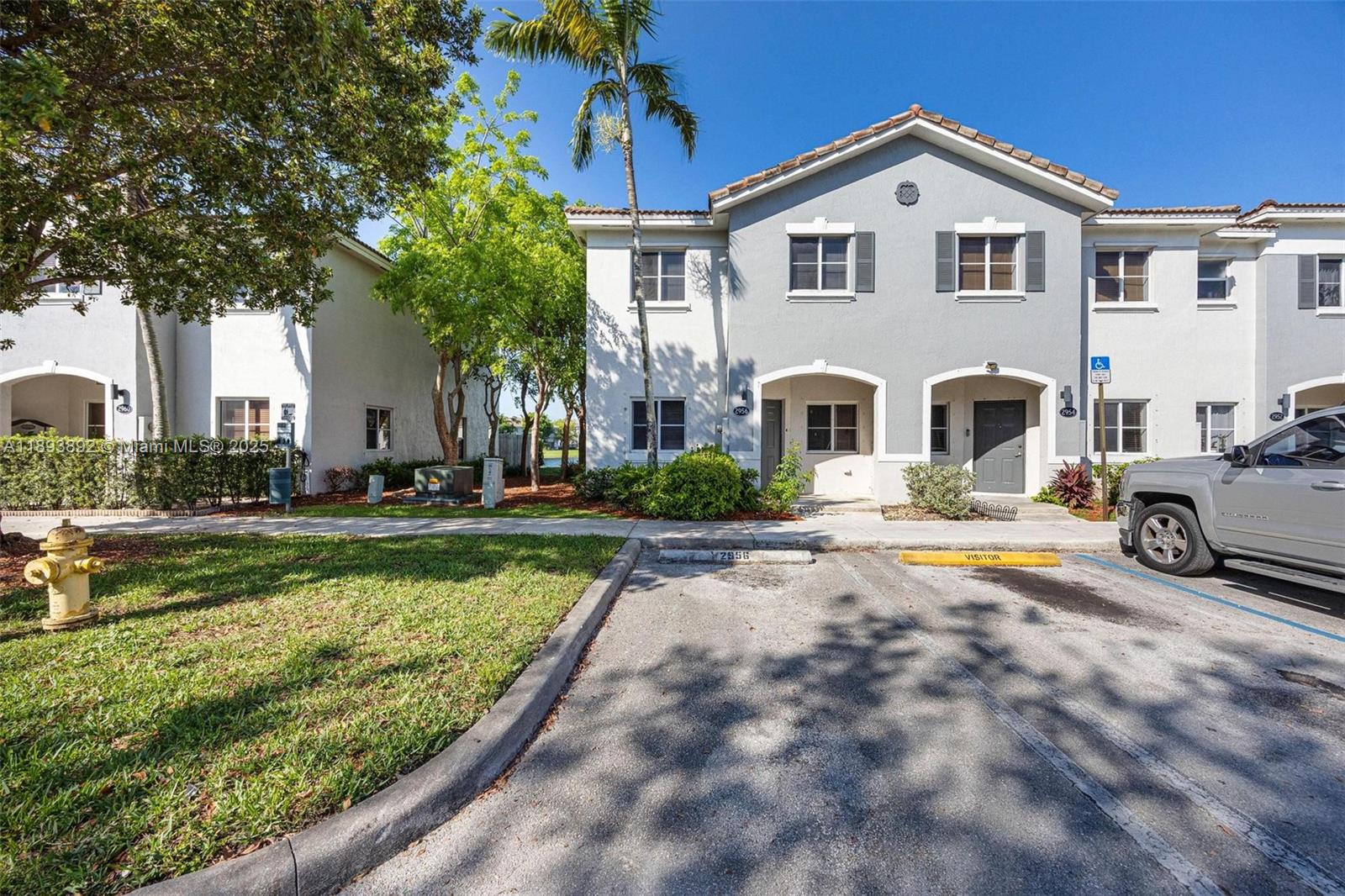 VENETIA GROVE - Residential