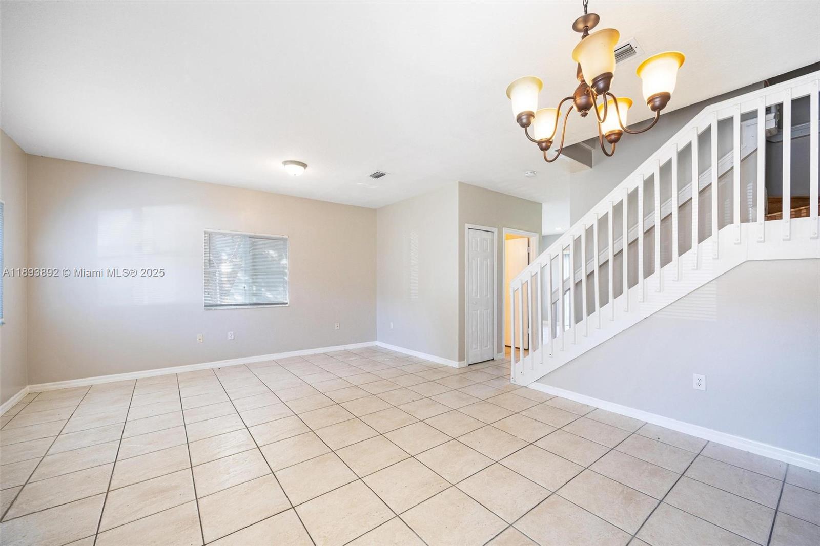 VENETIA GROVE - Residential