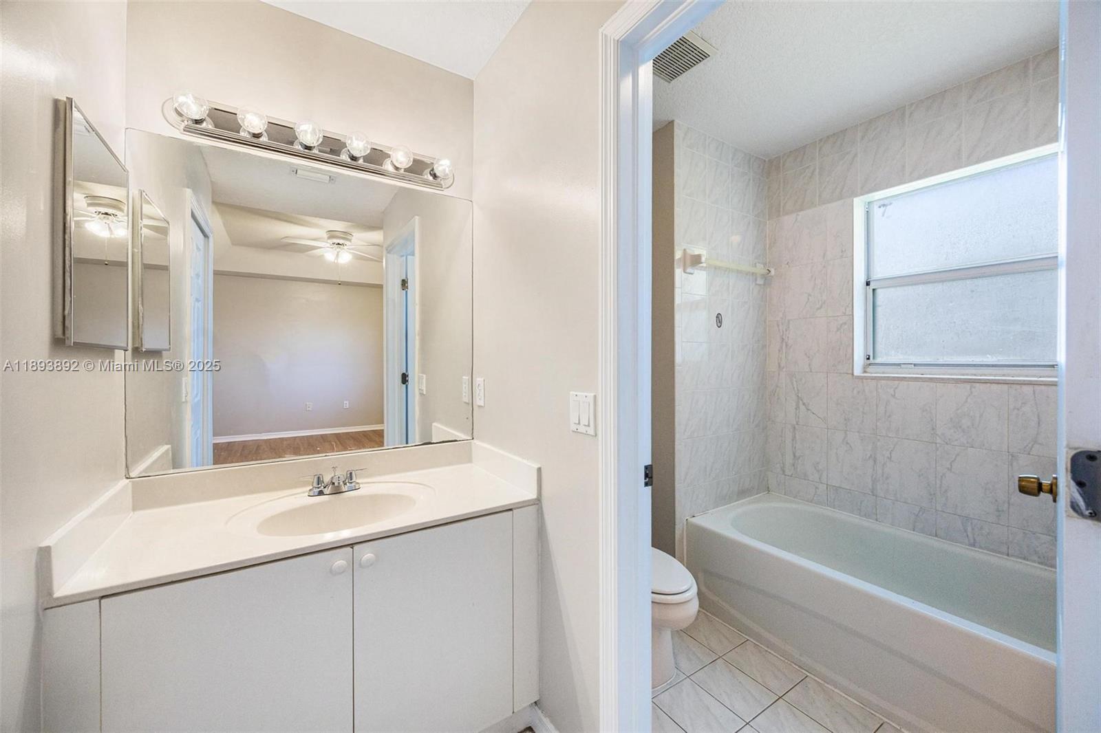 VENETIA GROVE - Residential