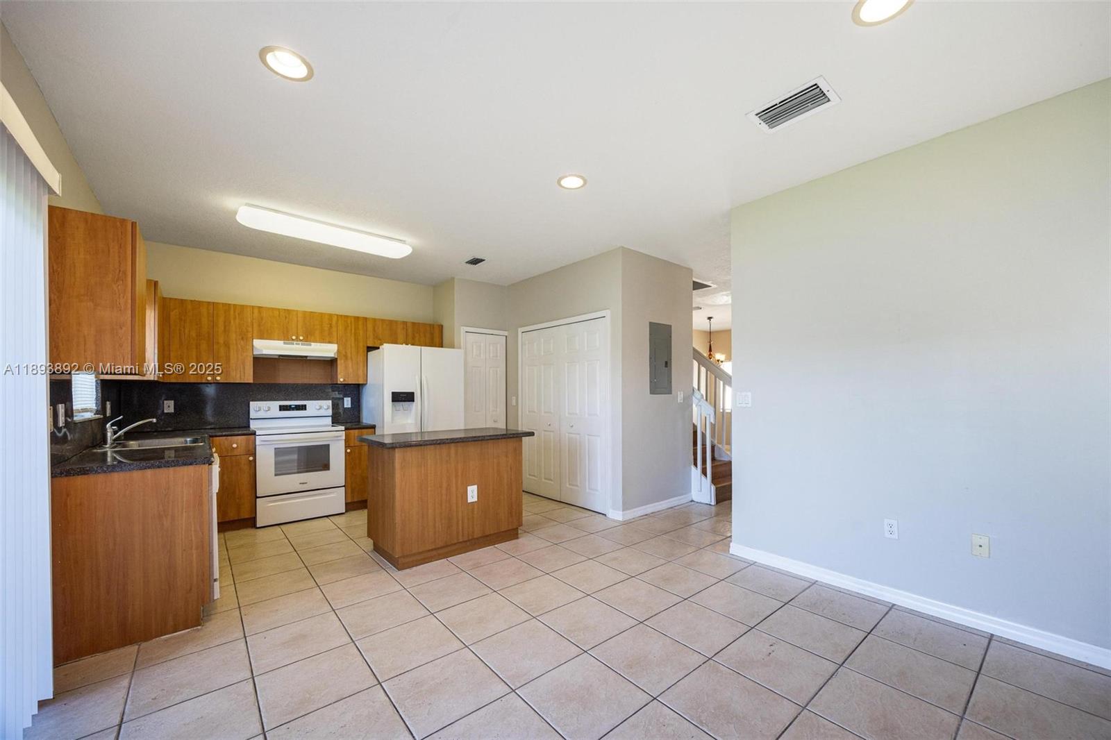 VENETIA GROVE - Residential