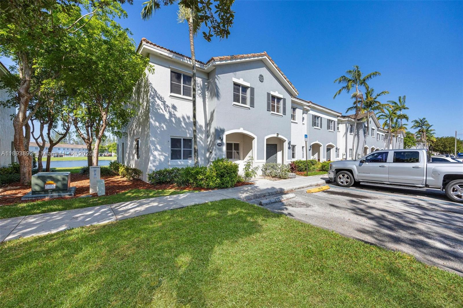VENETIA GROVE - Residential