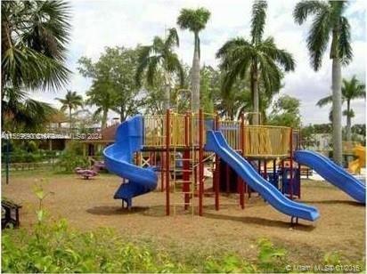DORAL PK CO CLUB VILLAS C - Residential