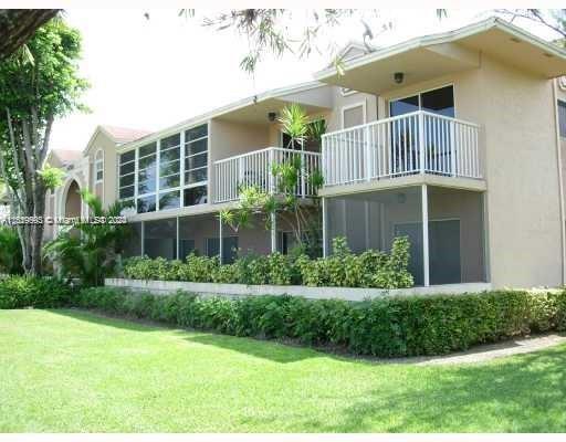 DORAL PK CO CLUB VILLAS C - Residential