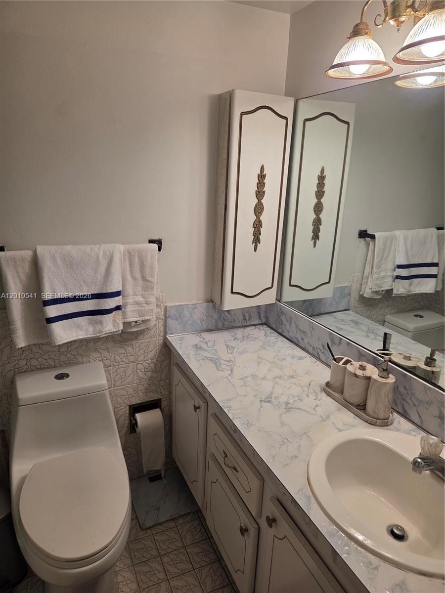 1817 S Ocean Dr 325