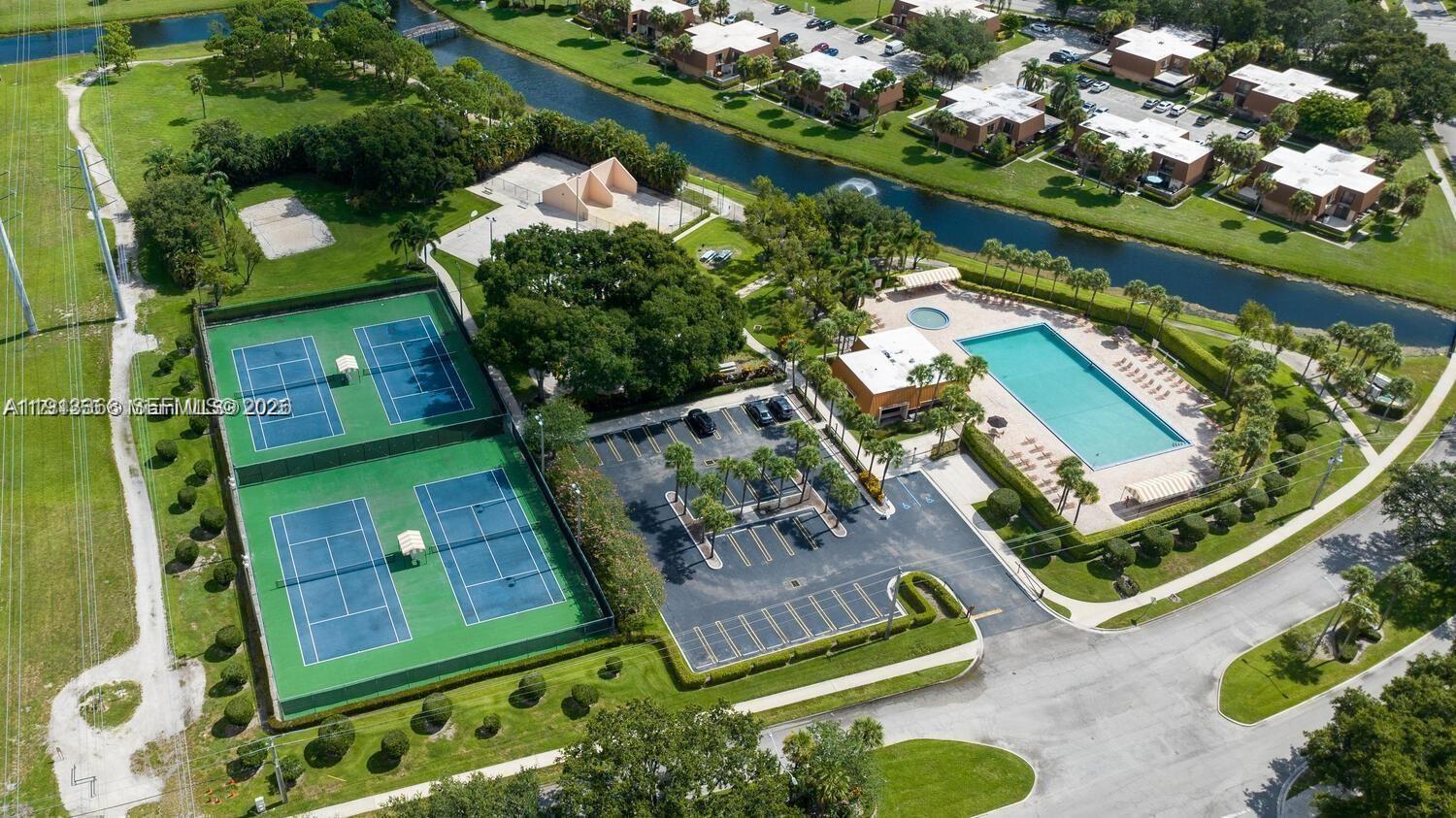 HERITAGE VILLAGE OF P B L - Residential