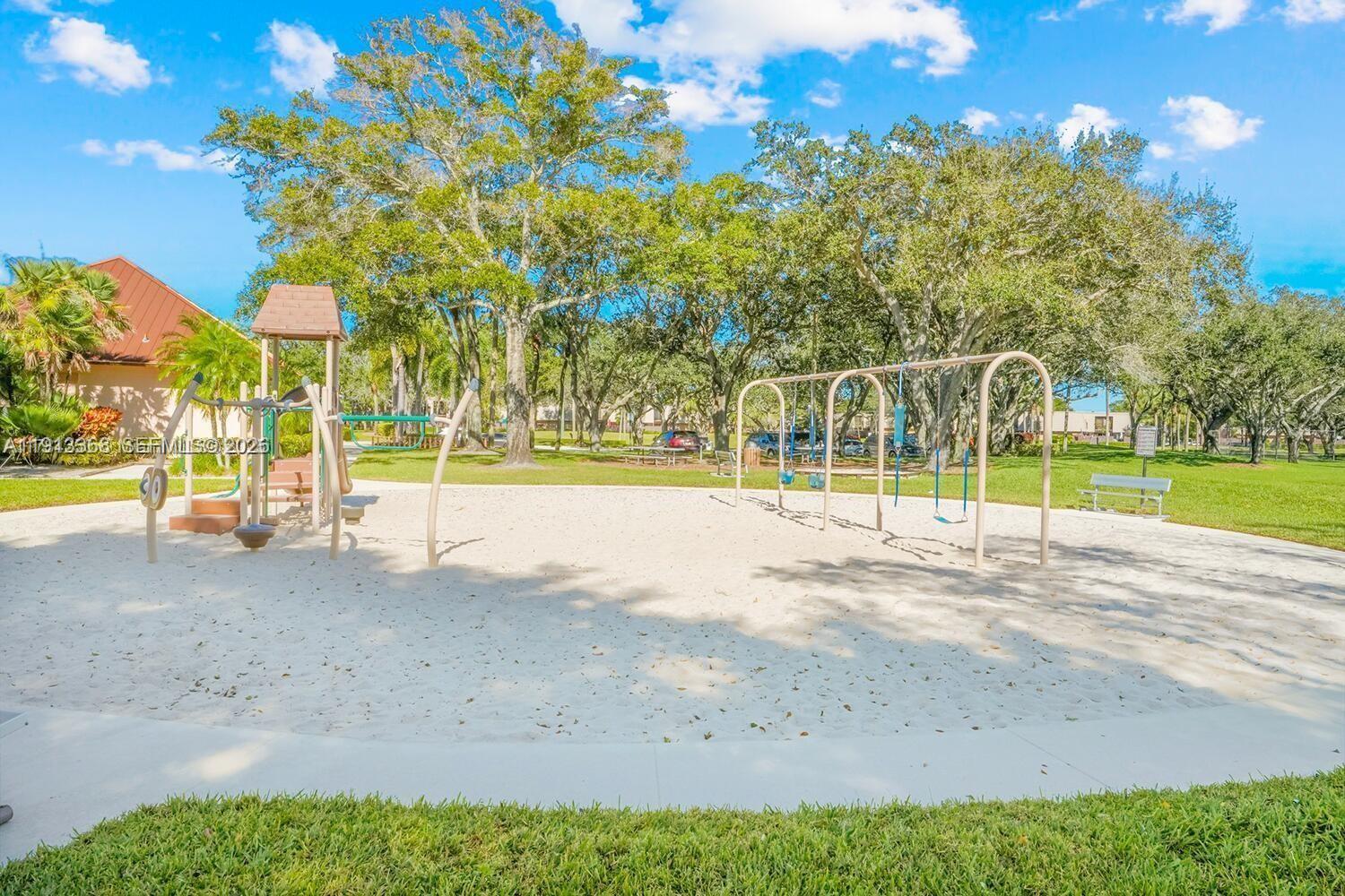 HERITAGE VILLAGE OF P B L - Residential