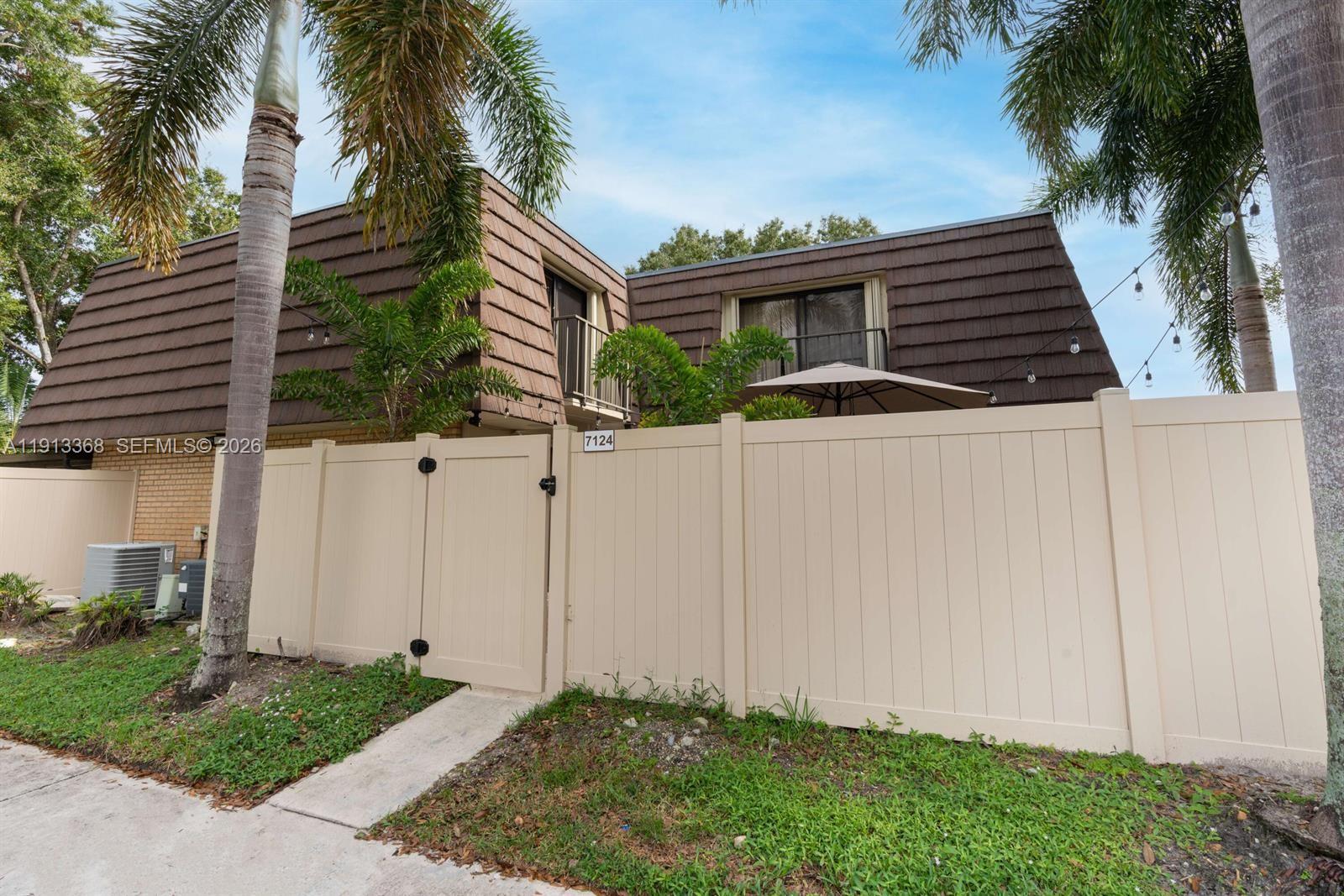 HERITAGE VILLAGE OF P B L - Residential