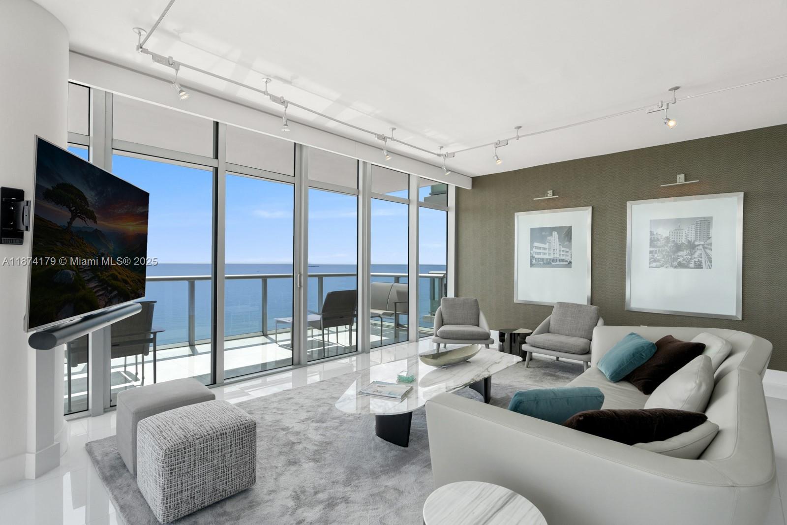 THE CARIBBEAN CONDO - Residential
