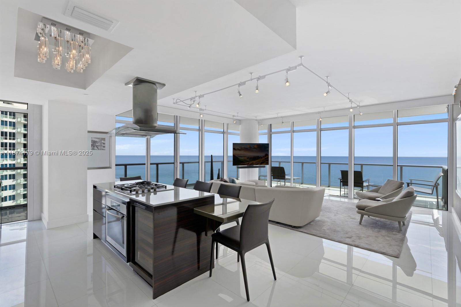 THE CARIBBEAN CONDO - Residential