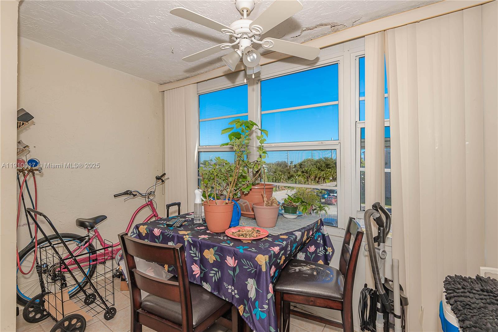 SOMERSET AT LAUDERDALE LA - Residential