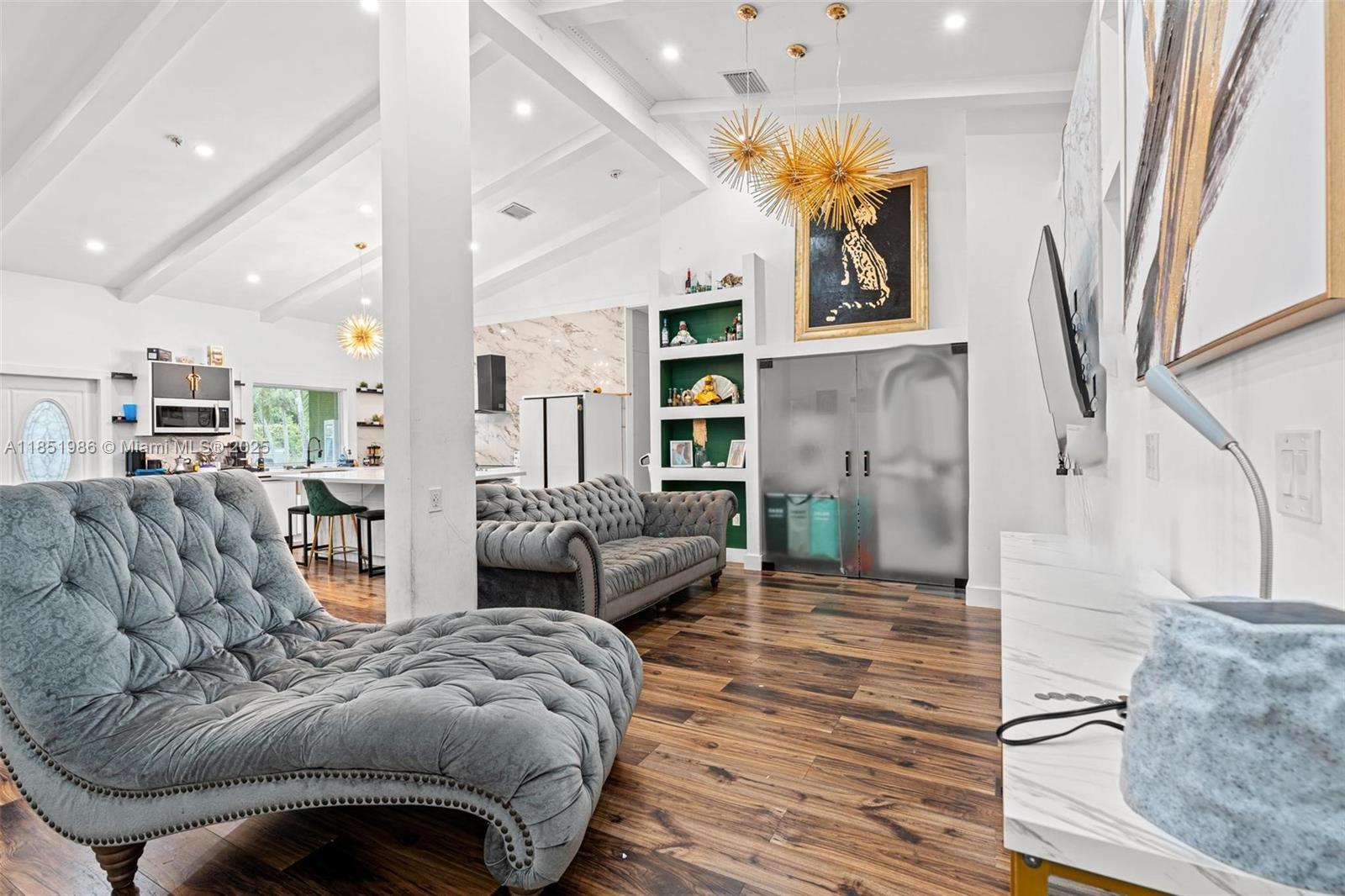 MUSTANG RANCHES - Residential