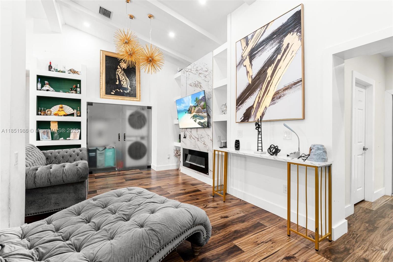 MUSTANG RANCHES - Residential