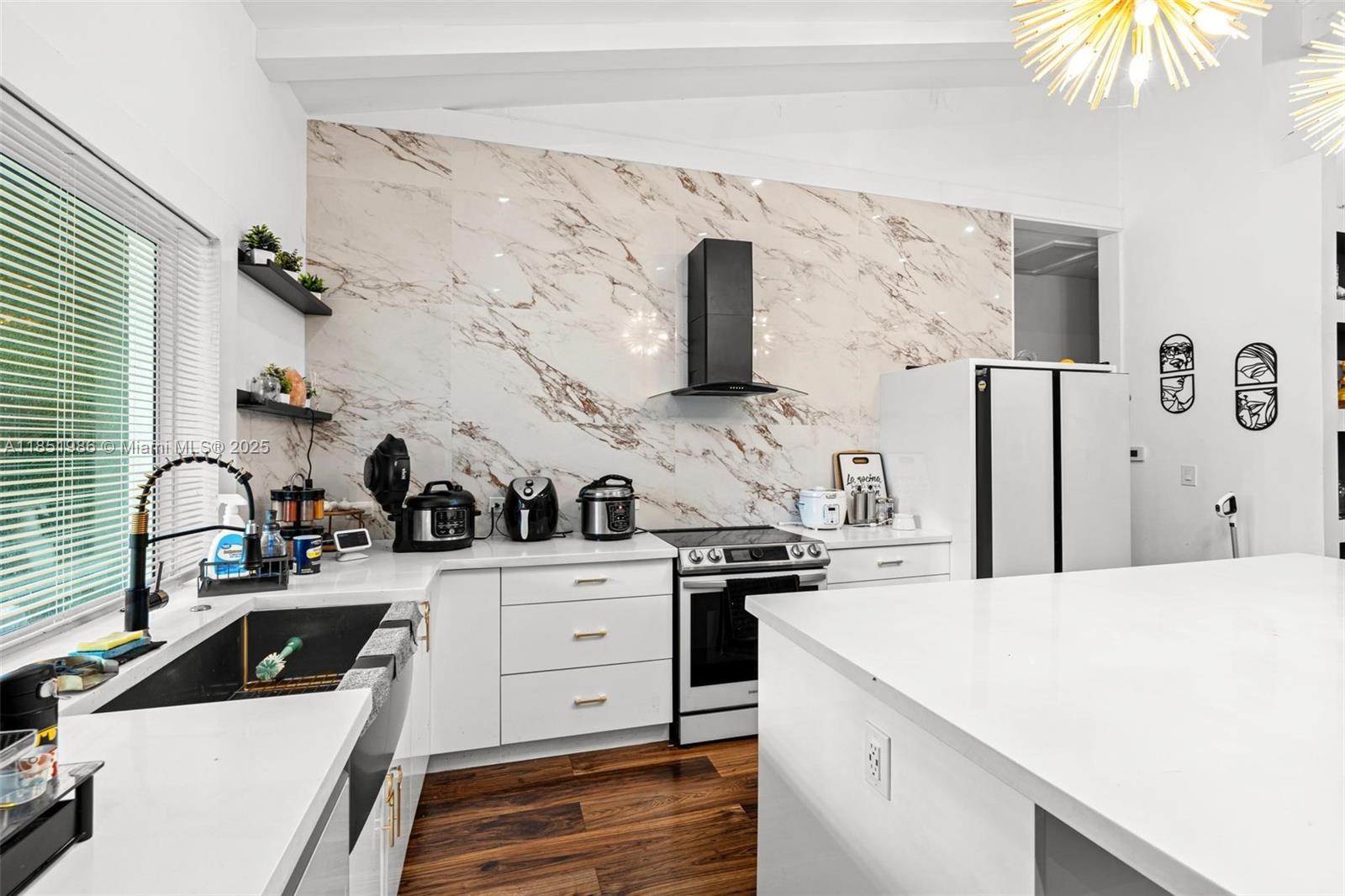 MUSTANG RANCHES - Residential