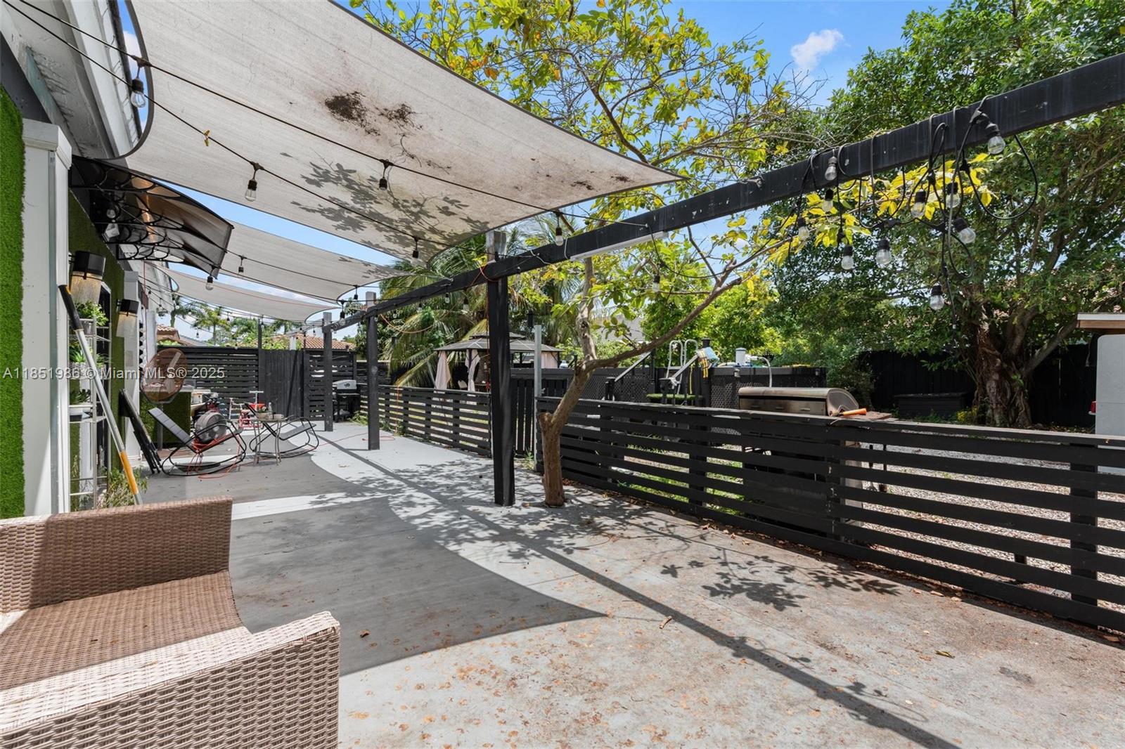 MUSTANG RANCHES - Residential