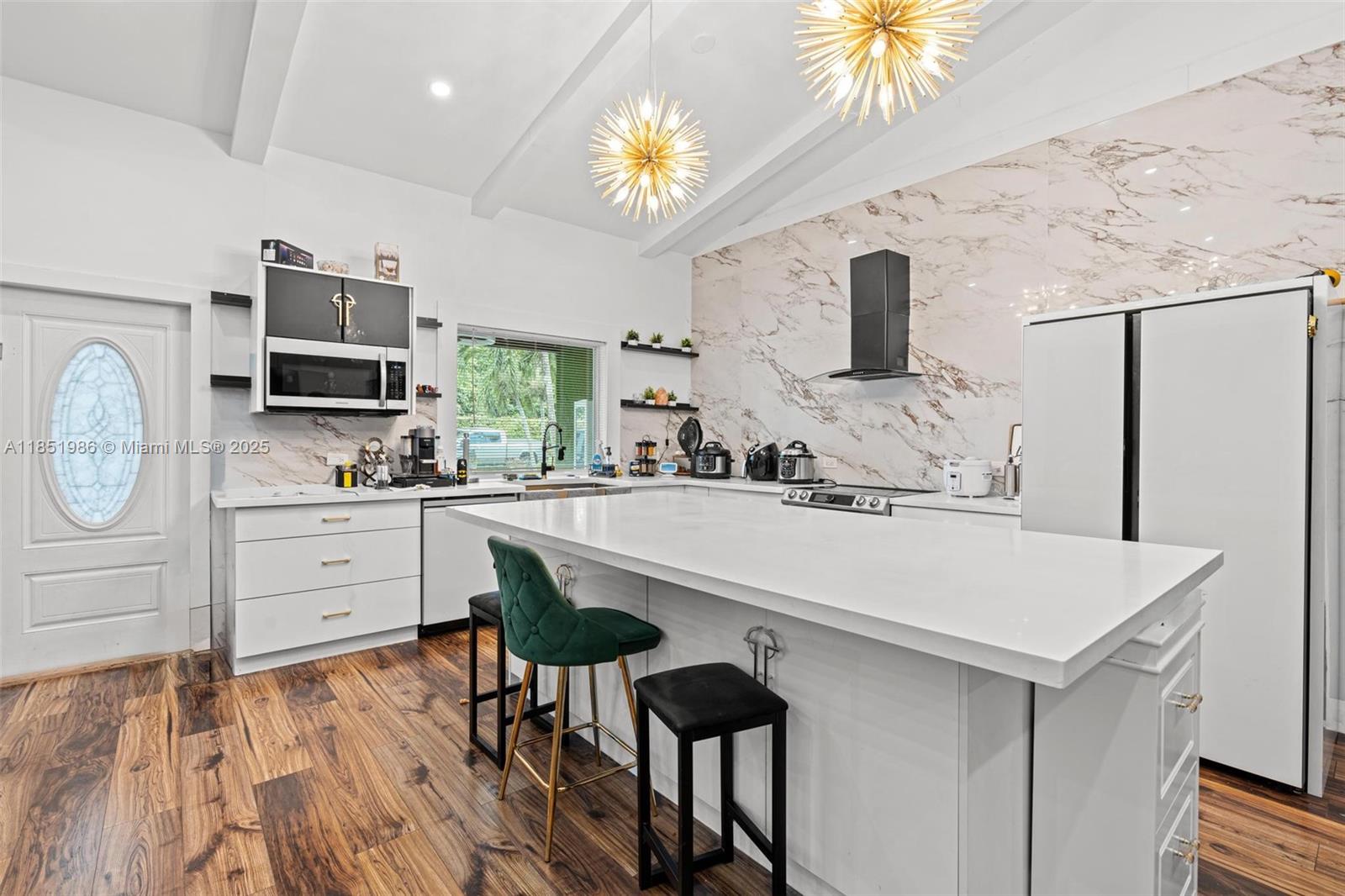 MUSTANG RANCHES - Residential