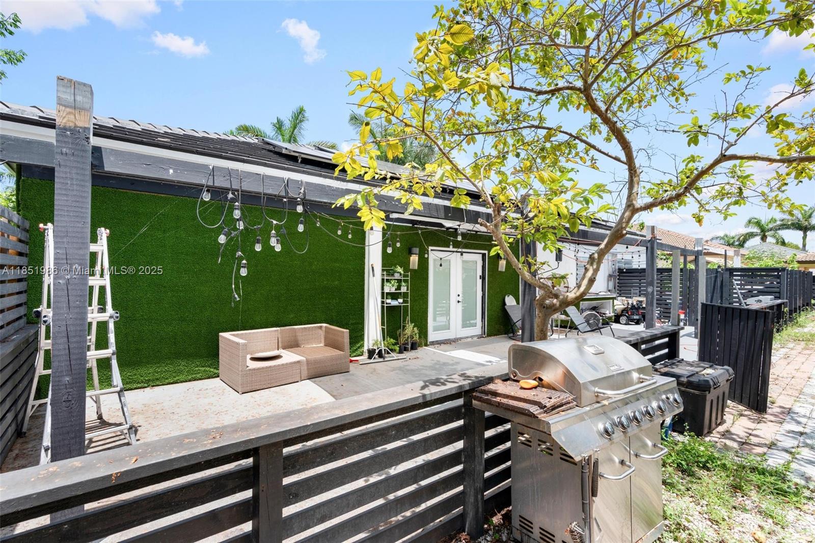 MUSTANG RANCHES - Residential