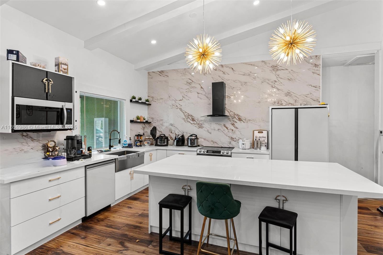 MUSTANG RANCHES - Residential