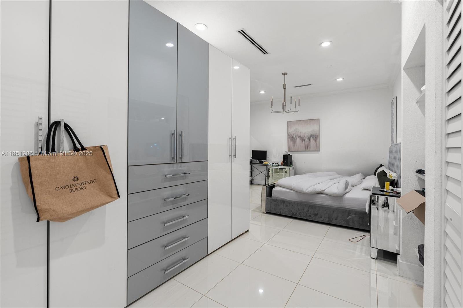 MUSTANG RANCHES - Residential