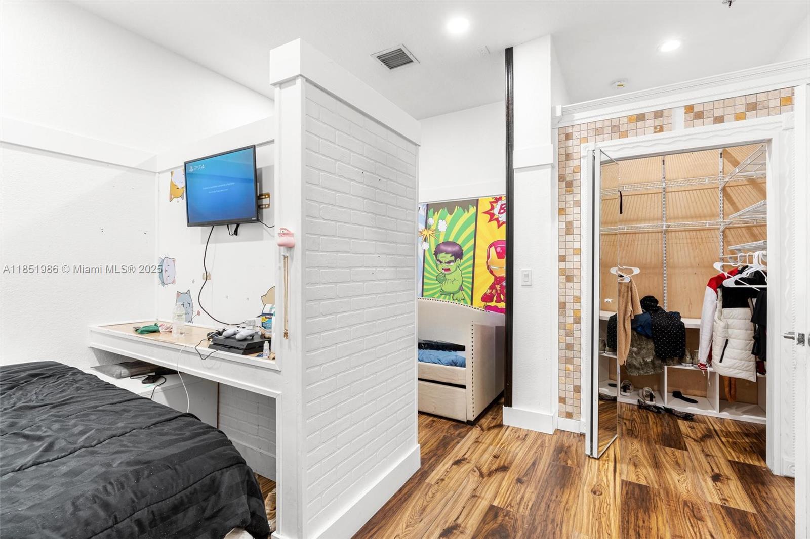 MUSTANG RANCHES - Residential