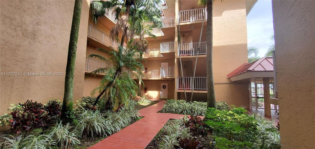 Photo of 605 S Pine Island Rd #101A, Plantation, FL 33324 (MLS # A11707551)