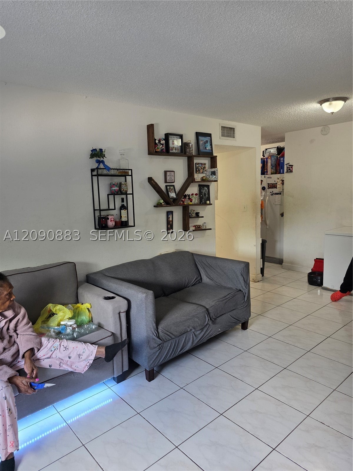 2565 W 56th St 206
