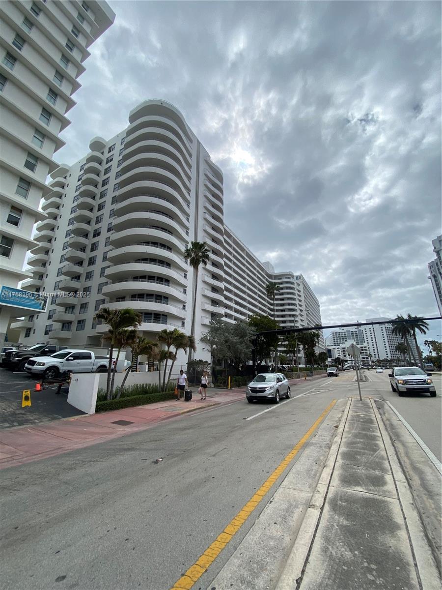Rental Property at 5555 Collins Ave 17A, Miami Beach, Miami-Dade County, Florida - Bedrooms: 1 
Bathrooms: 1  - $2,725 MO.