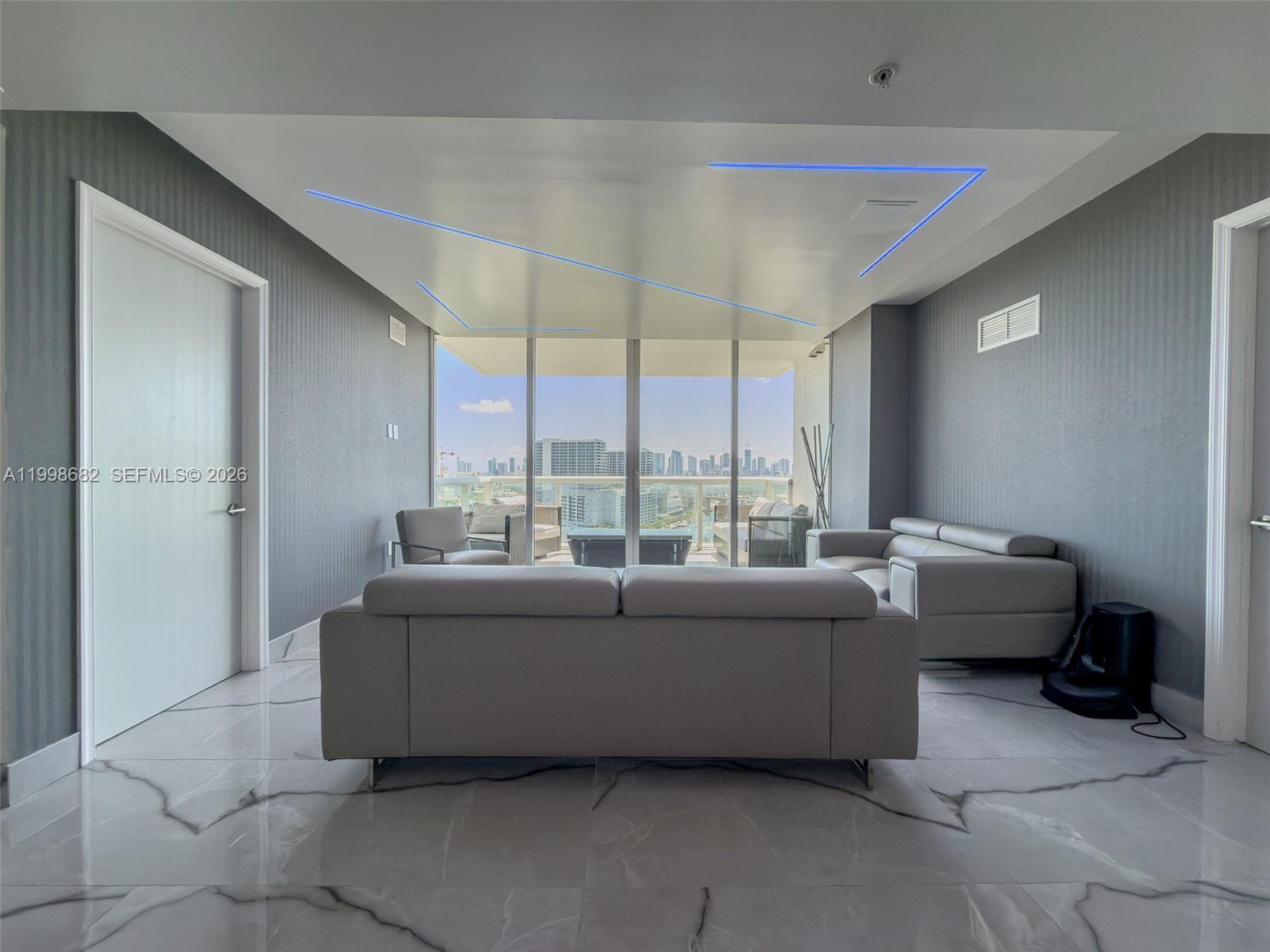 TERRAZAS RIVERPARK VILLAG - Residential