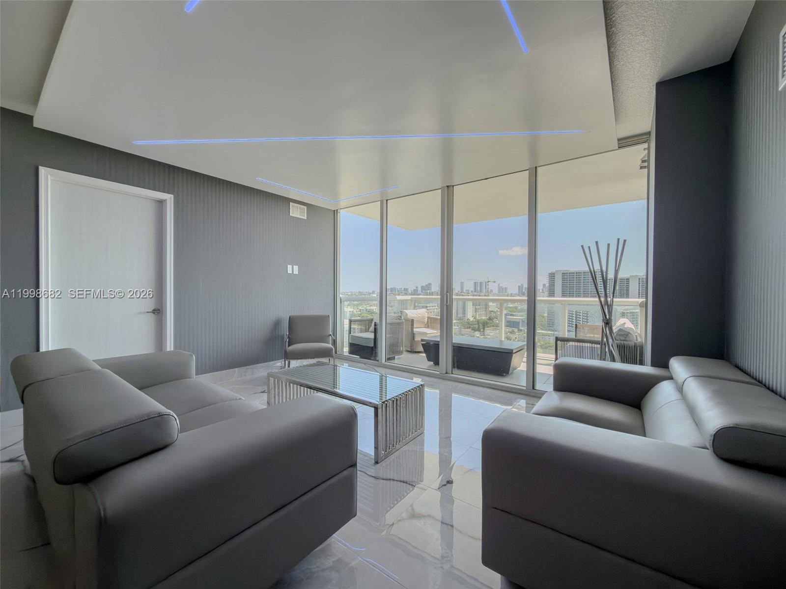 TERRAZAS RIVERPARK VILLAG - Residential