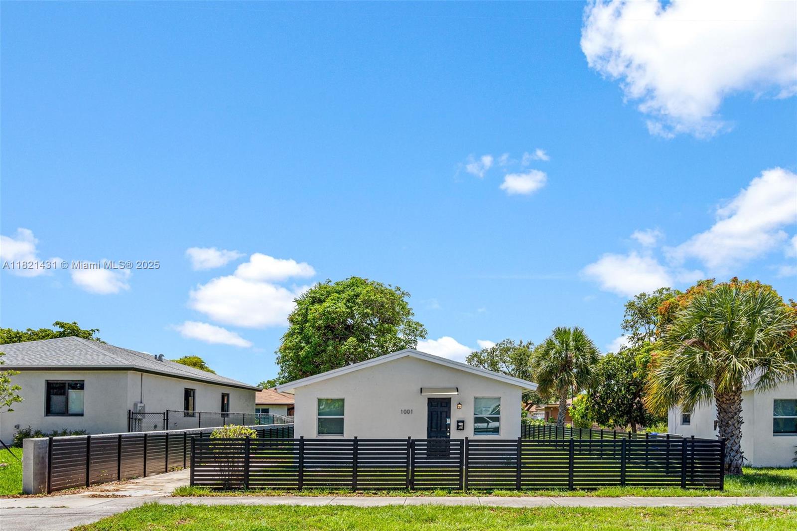 1001 Nw 4th Ave, Pompano Beach, Broward County, Florida - 2 Bedrooms  
1 Bathrooms - 