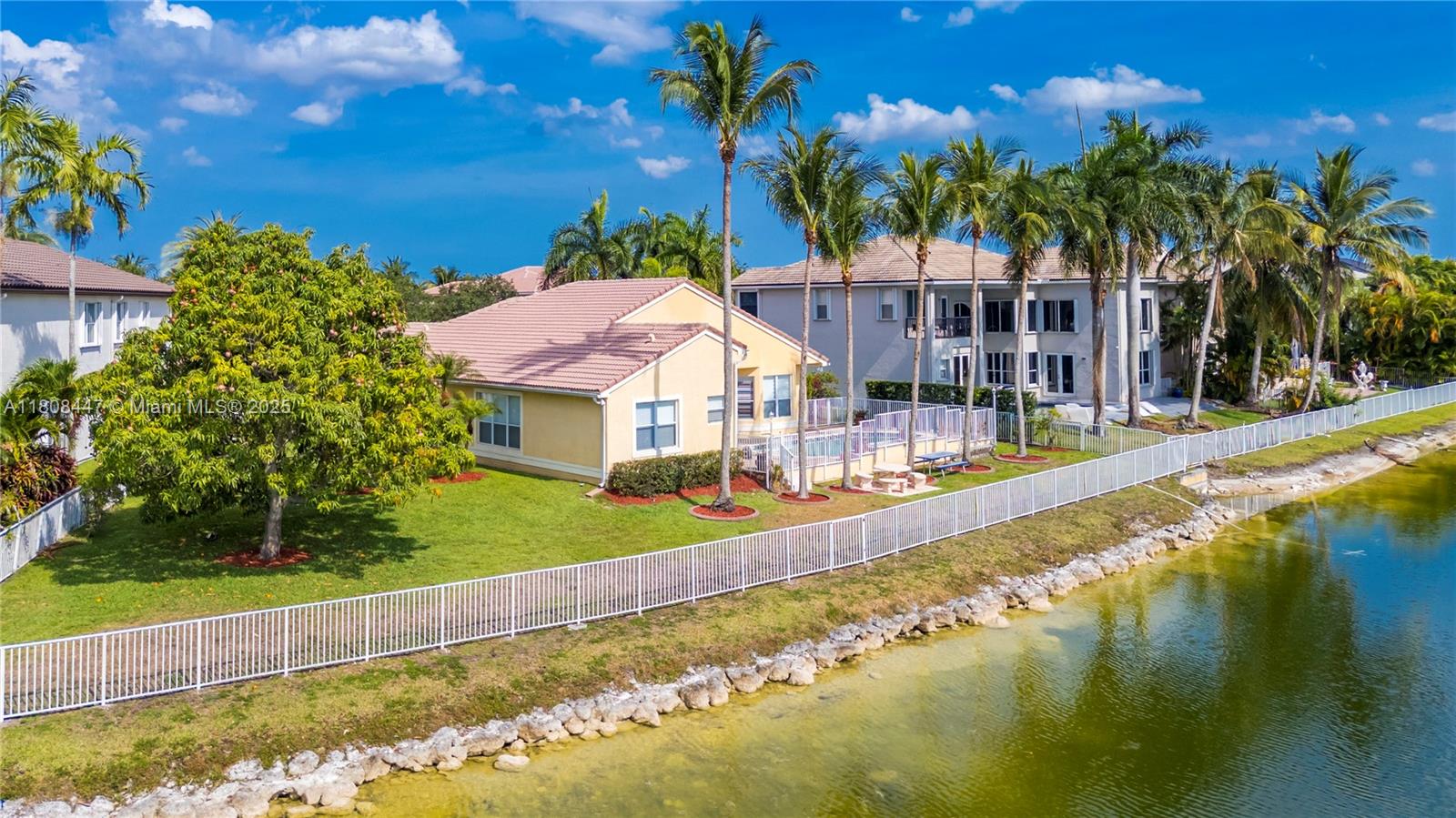 SUNSET LAKES PLAT THREE - Residential