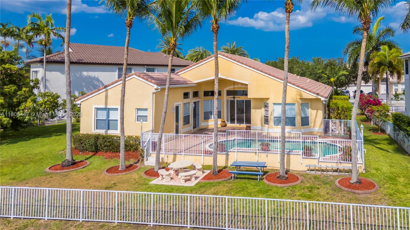 SUNSET LAKES PLAT THREE - Residential