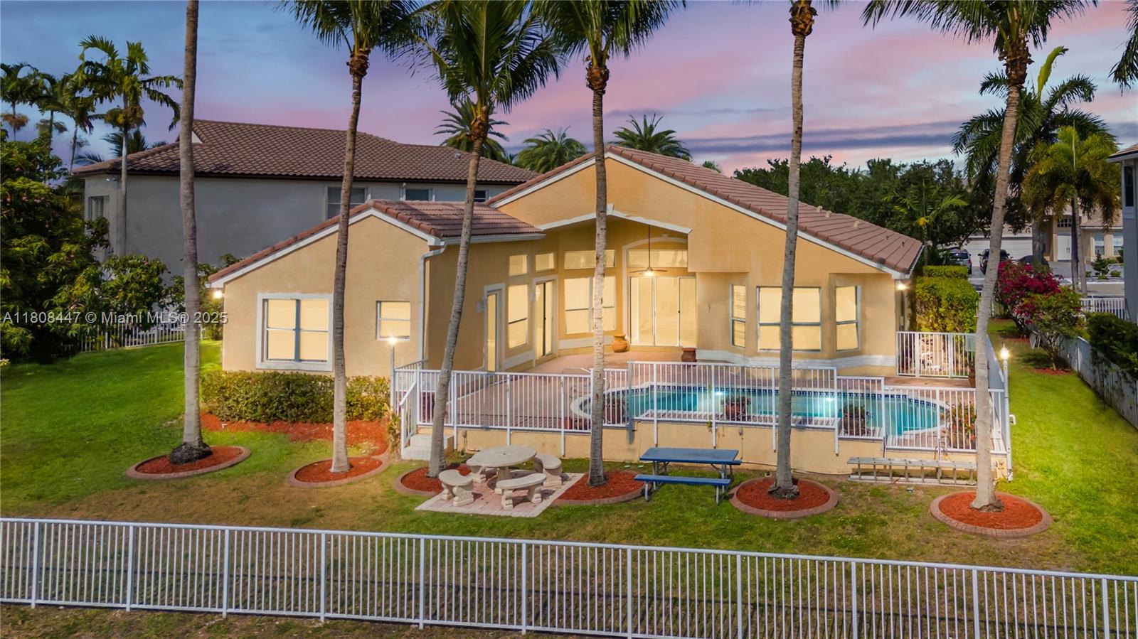 SUNSET LAKES PLAT THREE - Residential