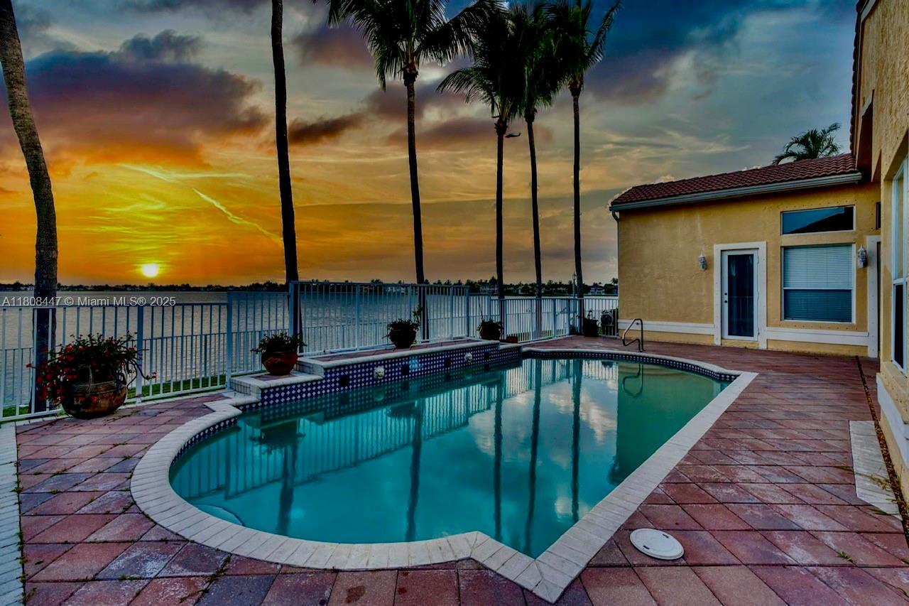 SUNSET LAKES PLAT THREE - Residential