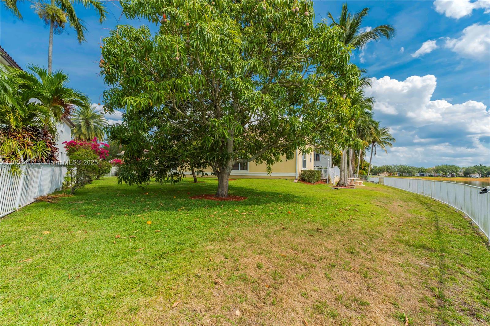 SUNSET LAKES PLAT THREE - Residential