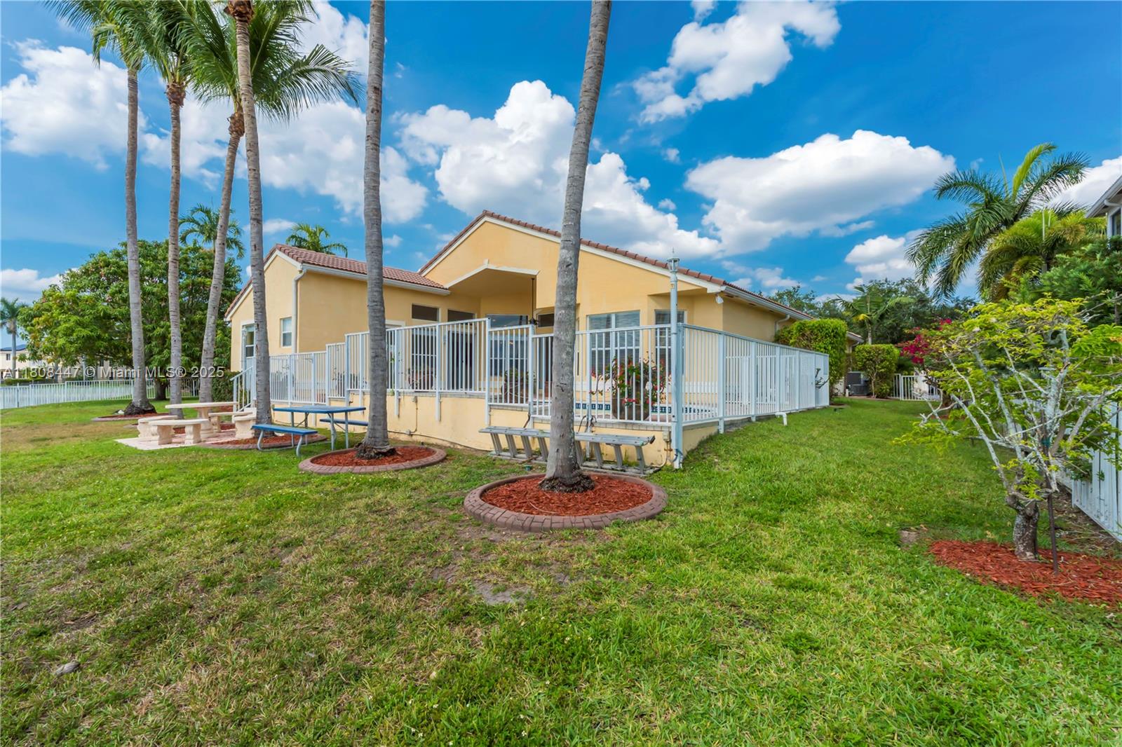 SUNSET LAKES PLAT THREE - Residential