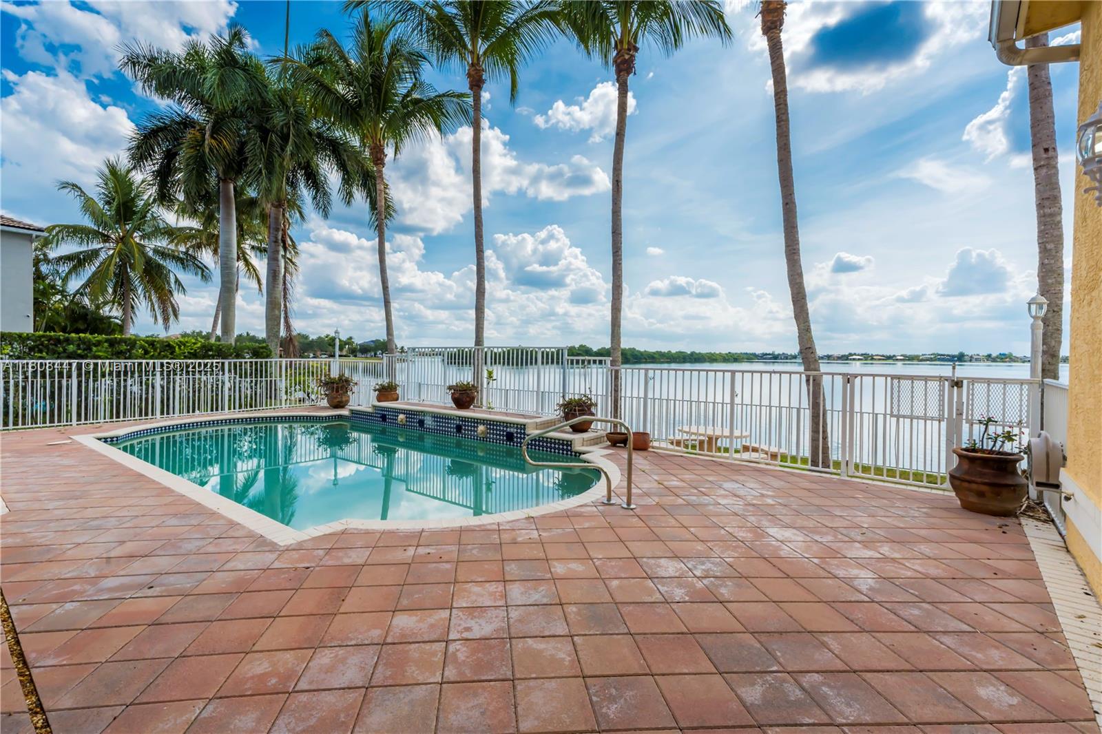 SUNSET LAKES PLAT THREE - Residential