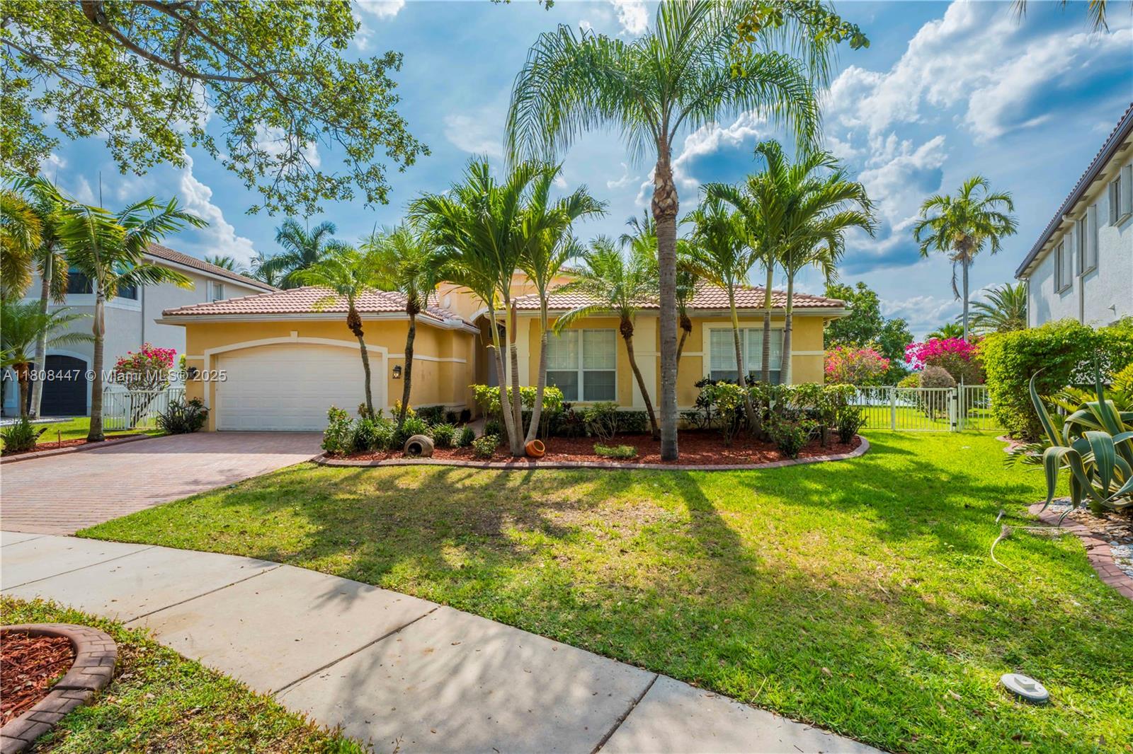 SUNSET LAKES PLAT THREE - Residential