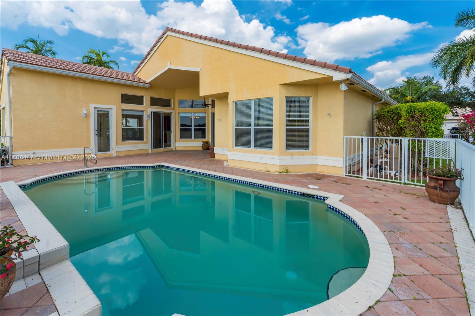 SUNSET LAKES PLAT THREE - Residential